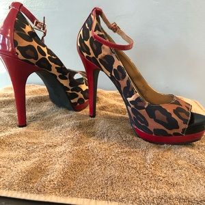 Jessica Simpson Leopard Print Platform Size 9